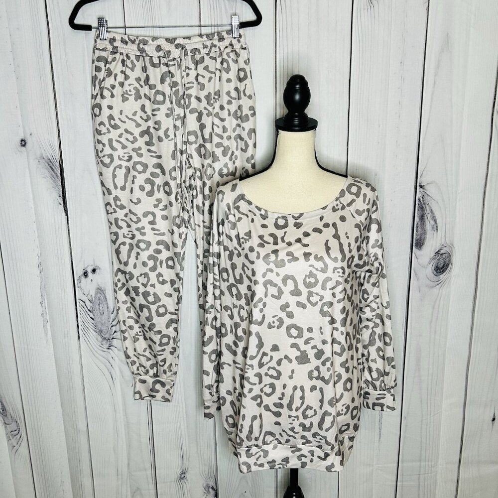 NWT Leo Rosi Womens Animal Print Pajama Sleepwear Set Sz S Gray Long Sleeve